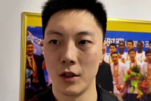 胡明轩:膝盖有一个劳损的情况 在积极调整 胡明轩:膝盖有一个劳损的情况 在积极调整